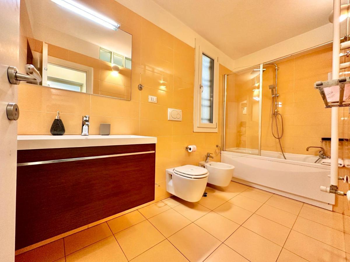 A 2 Passi Dal Duomo Con Parcheggio E 3 Camere Firenze Bagian luar foto